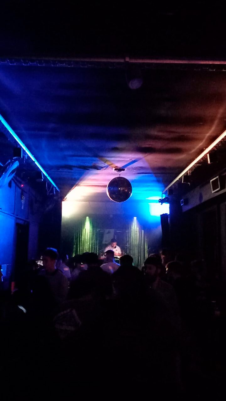 Pista de baile, Albert XL en cabina